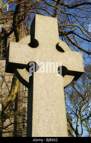 Celtic Cross religiosa che mostra il simbolo del cerchio Foto Stock