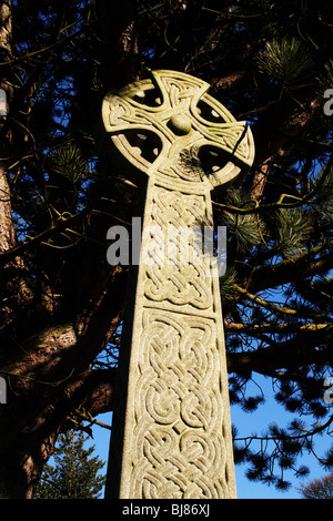 Celtic Cross religiosa che mostra il simbolo del cerchio Foto Stock