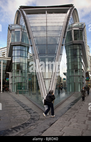 Il cardinale posto a Londra Foto Stock