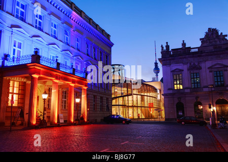 Palais am Festungsgraben e Museo Storico Tedesco durante la festa delle luci, Berlino, Germania Foto Stock