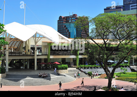 Ayala Shopping Mall di Cebu City, guardando attraverso terrazze verso il quartiere degli affari Foto Stock