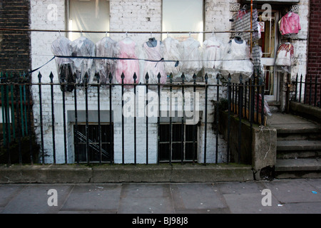 Abbigliamento per bambini in vendita a Whitechapel, Londra Foto Stock