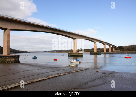 Nuovo Torridge ponte che attraversa il fiume Torridge a bassa marea a Bideford North Devon. Foto Stock