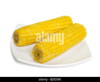 Carni cotte di tutoli di mais sul piatto isolato su bianco Foto Stock