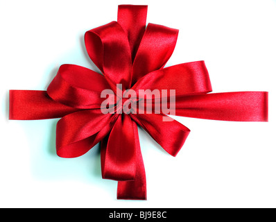 Red Ribbon bow su sfondo bianco Foto Stock