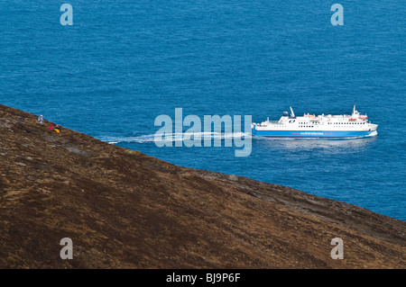 Dh HOY SOUND ORKNEY Northlink ferries MV Hamnavoe traghetto ramblers turistica la visualizzazione di traghetto per auto Foto Stock