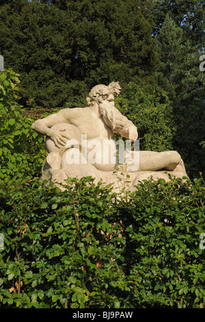 Statua del Vecchio Padre Tamigi in giardini a terrazza, Richmond, Regno Unito Foto Stock