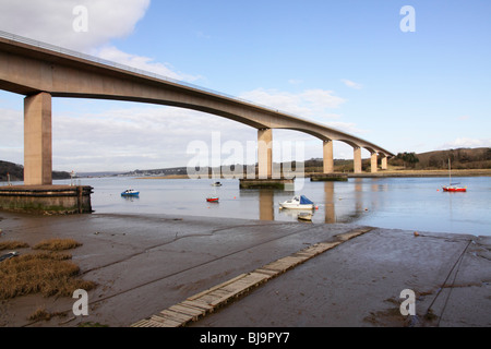 Nuovo Torridge ponte che attraversa il fiume Torridge a bassa marea a Bideford North Devon. Foto Stock