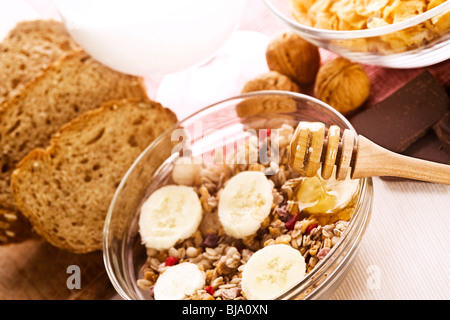 Sana colazione composizione sul tavolo Foto Stock