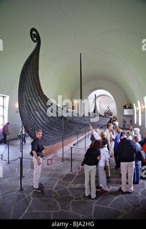 Oslo, Norvegia il Museo Vichingo contiene alcuni dei autentica soltanto rimanendo Viking lunghe barche nel mondo. Foto Stock