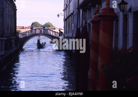 Venezia, Luglio 2008 -- La gondola è un veneziano tradizionale barca a remi. Foto Stock