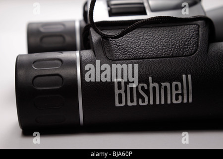 Bushnell alta potenza binocoli con prismi a tetto Foto Stock