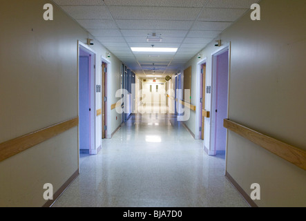 Un recente ha chiuso ospedale negli Stati Uniti con il digital signage e apparecchiature mediche. Foto Stock