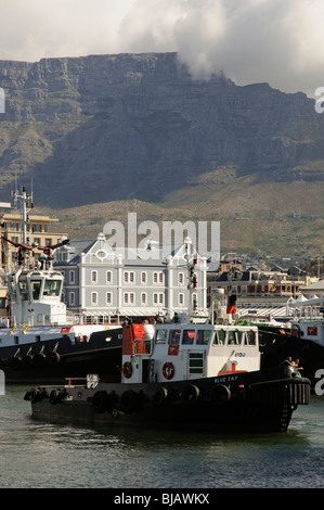 Blue Jay un oceano andando tug azionato da Transnet la porte nazionale competente organizzazione in Cape Town Harbour Sud Africa Foto Stock