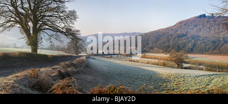 Immagine panoramica del ponte Bigsweir vicino Monmouth nella bassa valle del Wye sul Monmouthshire / Gloucestershire confine. Foto Stock