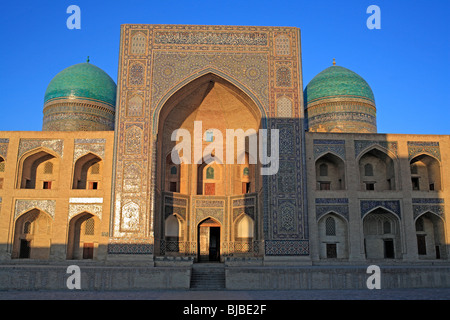 Mir-i-Arab Madrasa (1536), Bukhara, Uzbekistan Foto Stock