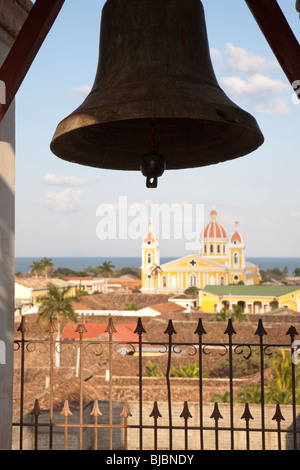 La Cattedrale di Granada visto dal campanile di La Merced chiesa, Granada Nicaragua Foto Stock