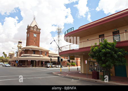 Post office con la torre dell orologio su Argent street, Broken Hill città mineraria, NSW, Australia Foto Stock