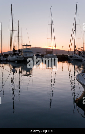 Lahaina tramonto dietro l'isola di Lanai aken da Lahaina Porto West Maui Hawaii Foto Stock