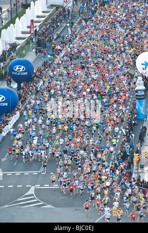 Ai partecipanti alla Maratona di Barcellona 2010. Foto Stock