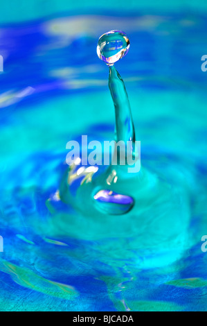 Goccia di acqua splash closeup Foto Stock