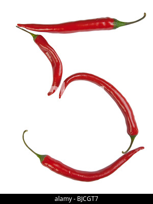 Numero 5 realizzato dal peperoncino, con il tracciato di ritaglio Foto Stock