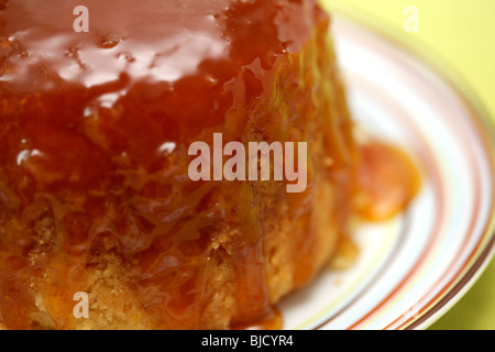 Pane appena sfornato sciroppo budino di spugna Dessert con n. di persone Foto Stock