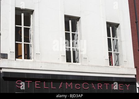 Negozio di moda designer stella mccartney in bruton Street, Mayfair, Londra, Inghilterra Foto Stock
