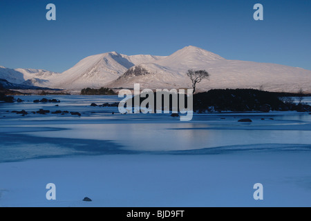 Lochan na h-achlaise e il Blackmount all'alba Rannoch Moor Argyll & Bute Foto Stock