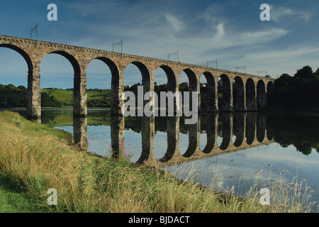 Il Royal Border ponte che attraversa il fiume Tweed a Berwick Upon Tweed frontiera scozzese Foto Stock