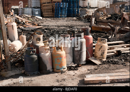 Il GPL di bombole di gas coinvolte in un incendio Foto Stock