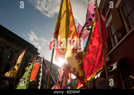 Celebrazione cinese bandiere illuminato da Sun al festival Foto Stock