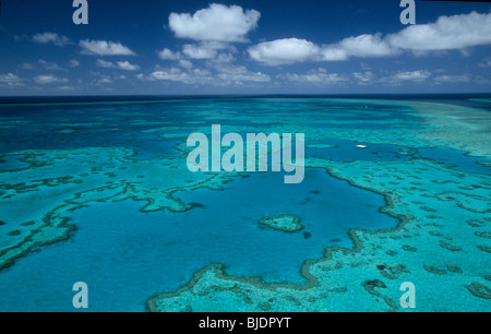 Vista aerea del cuore Reef (Hardy reef) nella Grande Barriera Corallina, Patrimonio Mondiale dell Unesco. Australia Foto Stock