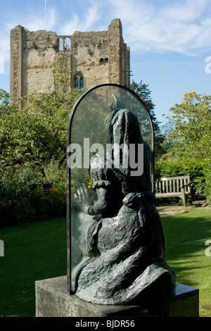 Alice attraverso il Looking Glass statua in bronzo nel parco del Castello di Guildford, Surrey Foto Stock