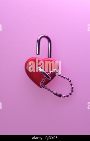 Cuore a forma di lucchetto con chiave Foto Stock