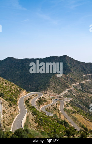 La strada da Asmara a Massaua, in Eritrea Foto Stock