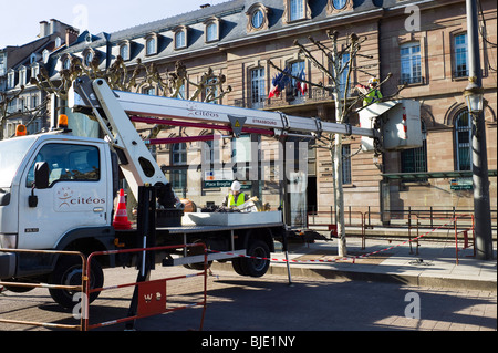 Le luci di strada manutenzione, Strasburgo, Alsazia, Francia Foto Stock