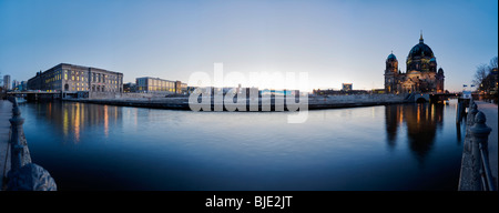 Schloßplatz Square dopo demolitionof la Palast der Republik - Palazzo della Repubblica di Berlino, Deutschland, Europa Foto Stock