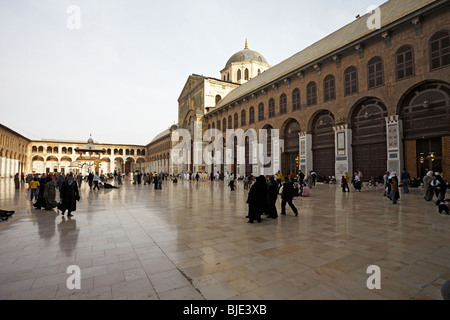 Damasco Siria il cortile e la cupola delle aquile nella Grande moschea Umayyad Foto Stock