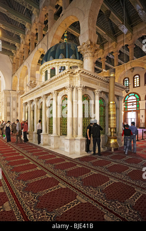 Damasco Siria la tomba di Giovanni Battista nella sala di preghiera della Grande moschea Umayyad Foto Stock