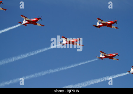 Stunt aerei che volano in formazione a Adelaide Clipsal 500 Foto Stock