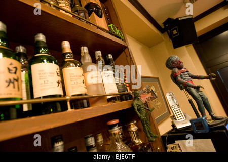 'Bar Zoetrope' nel quartiere di Shinjuku di Tokyo, Giappone, venerdì 30 gennaio 2009. Un bar specializzato in giapponese whisky. Foto Stock