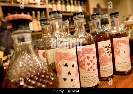 'Bar Zoetrope' nel quartiere di Shinjuku di Tokyo, Giappone, venerdì 30 gennaio 2009. Un bar specializzato in giapponese whisky. Foto Stock