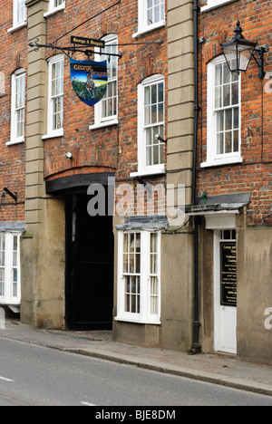 Lo storico George and Dragon pub al West Wycombe, Buckinghamshire, Inghilterra, Regno Unito, Europa. Foto Stock