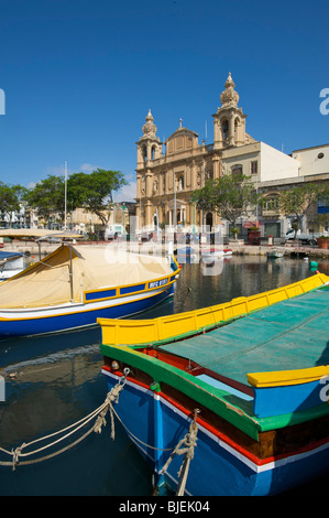 Barche da pesca Msida Creek, Valletta, Malta Foto Stock