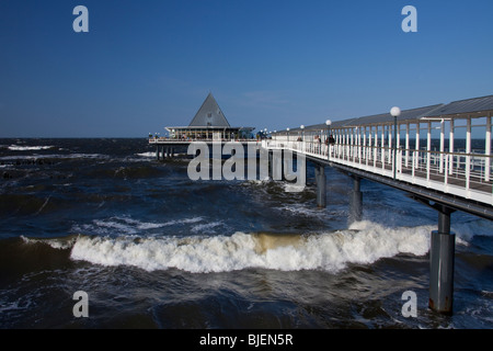 Il piacere del molo di Heringsdorf sull'isola baltica Usedom, Meclemburgo-Pomerania Occidentale, Germania. Foto Stock