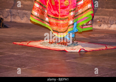 Udaipur, tradizionale danza di Rajasthani, India Foto Stock