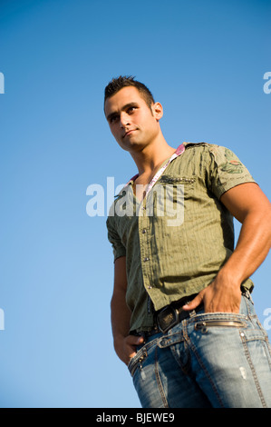 Sfilata di moda con vestiti da ALCARAVANERAS ZONA COMERCIAL presso la spiaggia Playa Alcaravaneras Giugno 13, 2009 in Spagna Foto Stock