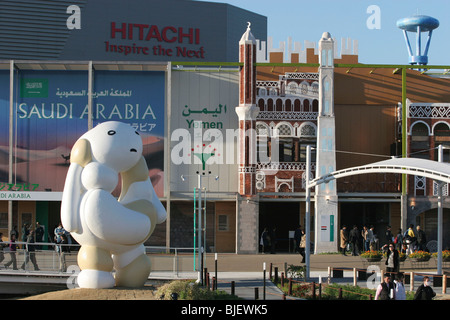 WORLD EXPO 2005, Aichi, Giappone. La Saudi Arabian, yemeniti e Hitachi padiglioni. Foto Stock