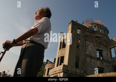 Seiko Komatsu, 69 anni, feriti della bomba atomica blast del 6 agosto 1945 a Hiroshima, Giappone. Foto Stock